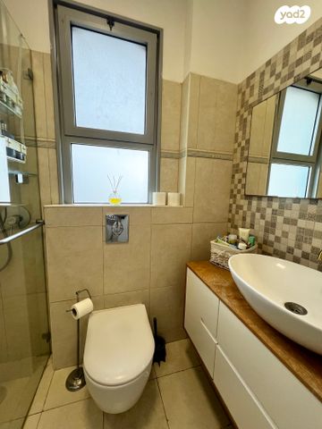 דירה, טווס, הוד השרון