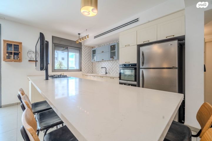 דירה, לוטם 14, הפרחים, חריש