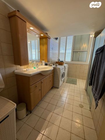 גג/ פנטהאוז, בן יהודה 86, הרצליה הצעירה, הרצליה