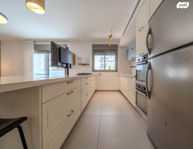 דירה, לוטם 14, הפרחים, חריש