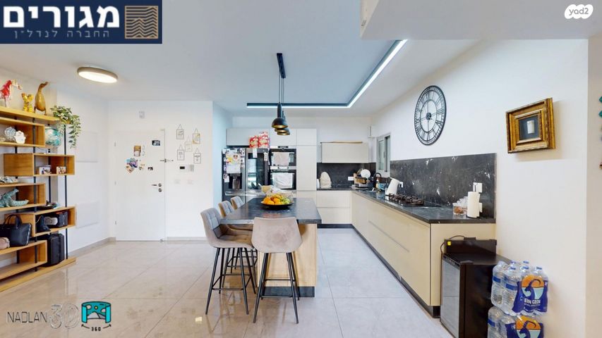 דירת גן, העגור, החותרים, טירת כרמל