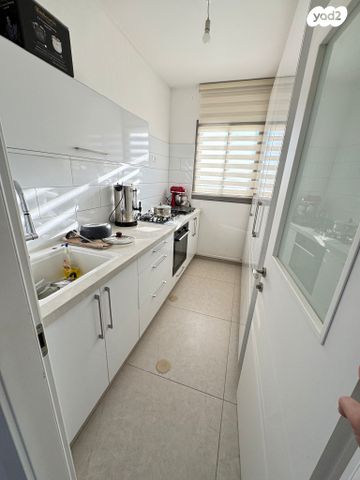 גג/ פנטהאוז, נתיבות