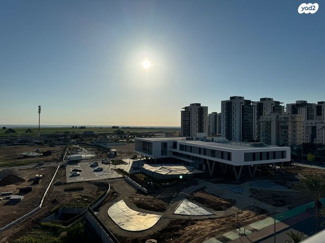 גג/ פנטהאוז, נתיבות