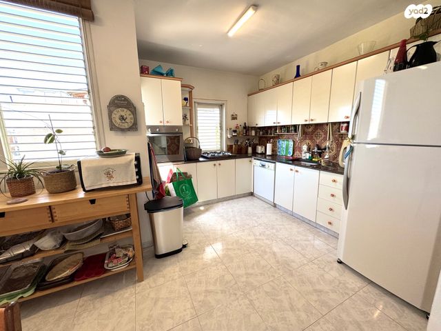 גג/ פנטהאוז, בן יהודה 86, הרצליה הצעירה, הרצליה