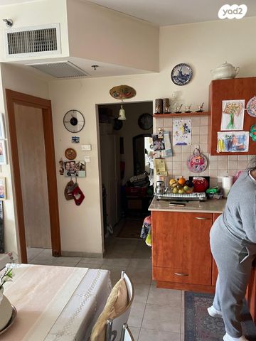 דירה, אהרון קרון, ראשונים, ראשון לציון