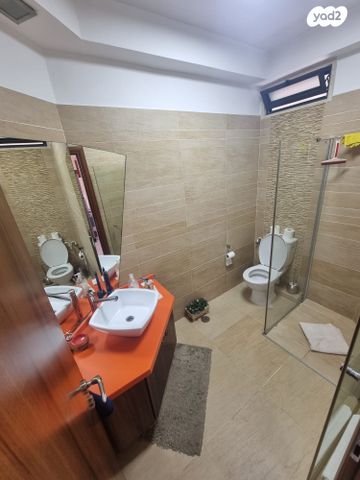 דו משפחתי, הצלף, עיר גנים, ירושלים