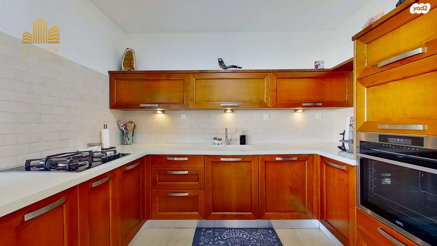 דירה, הרב אברהם מרדכי ווינגרטן, חומת שמואל, הר חומה, ירושלים