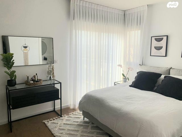 דירת גן, אורנית