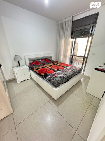 גג/ פנטהאוז, נתיבות