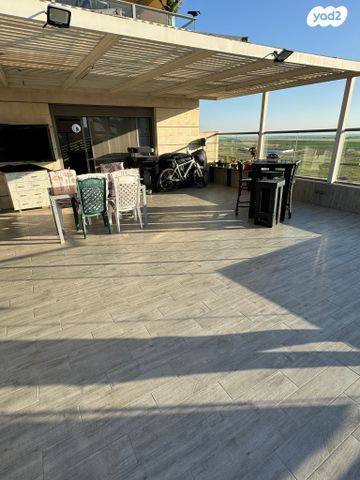 גג/ פנטהאוז, נתיבות