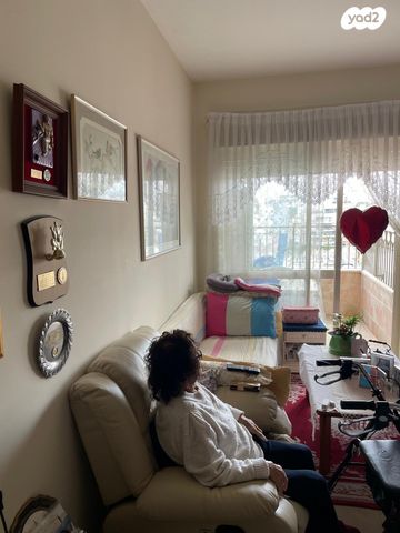 דירה, אהרון קרון, ראשונים, ראשון לציון