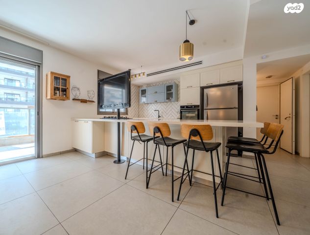 דירה, לוטם 14, הפרחים, חריש