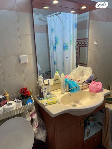 דירה, אהרון קרון, ראשונים, ראשון לציון