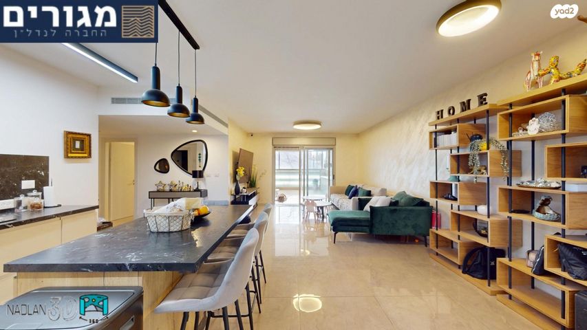 דירת גן, העגור, החותרים, טירת כרמל