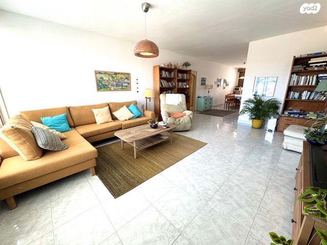 גג/ פנטהאוז, בן יהודה 86, הרצליה הצעירה, הרצליה