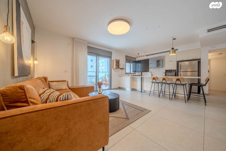 דירה, לוטם 14, הפרחים, חריש