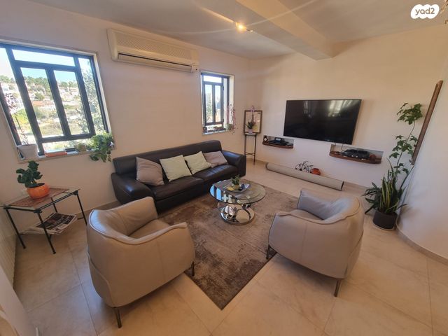 דו משפחתי, הצלף, עיר גנים, ירושלים