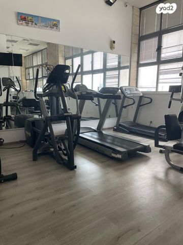 דירה, אהרון קרון, ראשונים, ראשון לציון