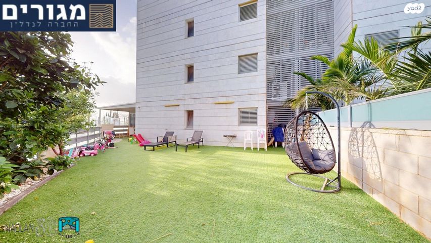 דירת גן, העגור, החותרים, טירת כרמל