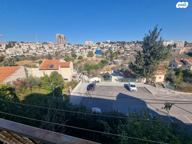 דו משפחתי, הצלף, עיר גנים, ירושלים