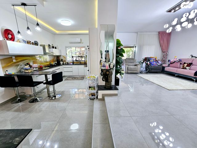 בית פרטי/ קוטג', דפנה, שבעת המינים, כפר ורדים