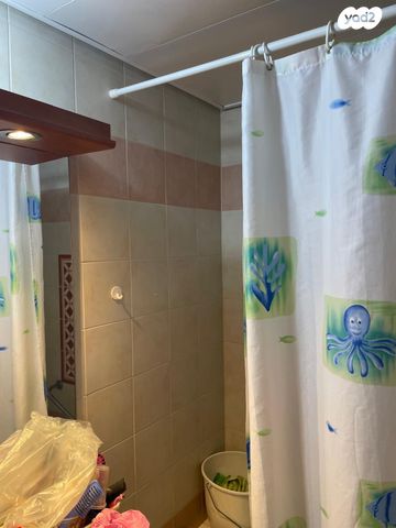 דירה, אהרון קרון, ראשונים, ראשון לציון