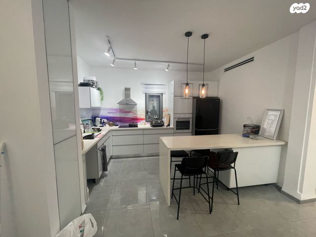 בניין מגורים, מרכז העיר, סביניה, הוותיקה, קרית ביאליק