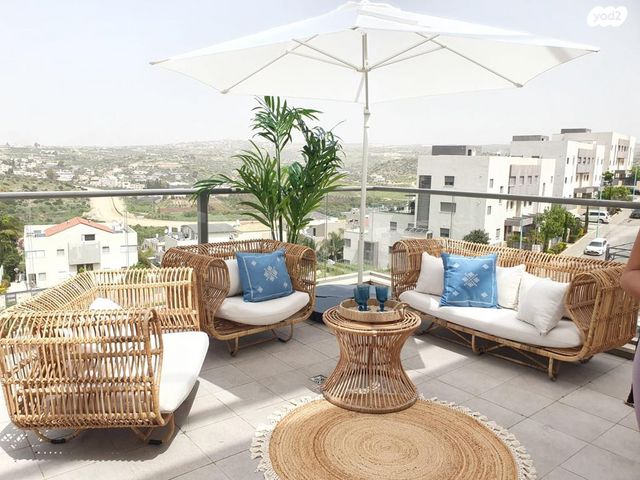 דירת גן, אורנית