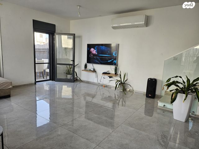 דו משפחתי, קצרין