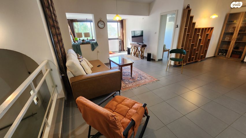 דירת גן, קיסריה