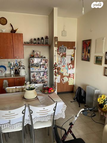 דירה, אהרון קרון, ראשונים, ראשון לציון