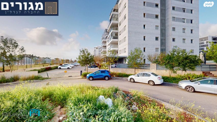 דירת גן, העגור, החותרים, טירת כרמל