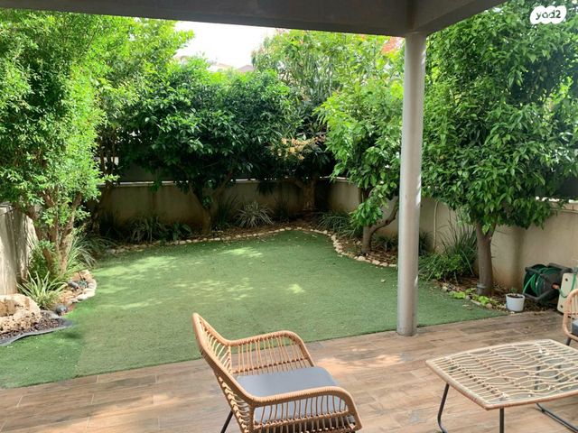 דירת גן, אורנית