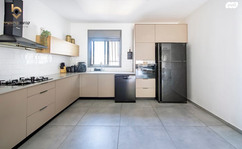 דירה, הרב שלום שבזי, פסגות אפק, ראש העין