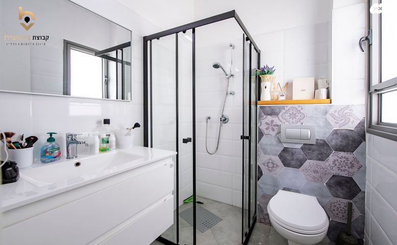 דירה, הרב שלום שבזי, פסגות אפק, ראש העין