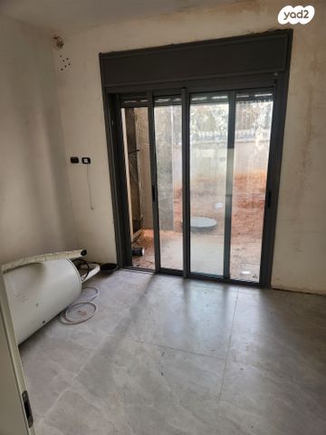 דירת גן, אילת 66, ג'סי כהן, חולון