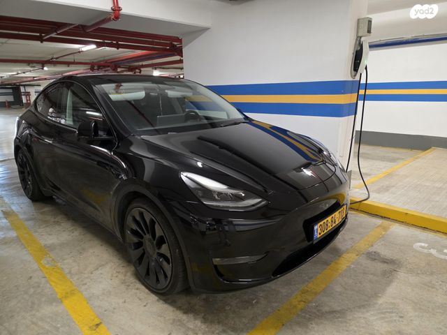 מודעת רכב טסלה מודל Y