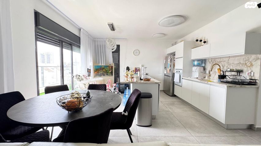 גג/ פנטהאוז, כובשי החרמון 15, שעריים, רחובות