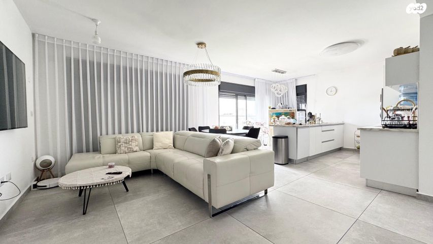 גג/ פנטהאוז, כובשי החרמון 15, שעריים, רחובות