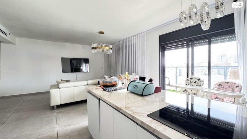 גג/ פנטהאוז, כובשי החרמון 15, שעריים, רחובות