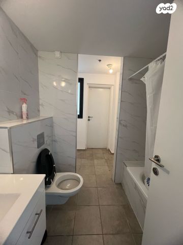 דירה, הצנחנים, אריק שרון, נהריה