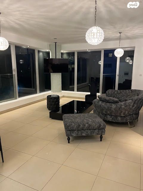 ניסים אלוני 