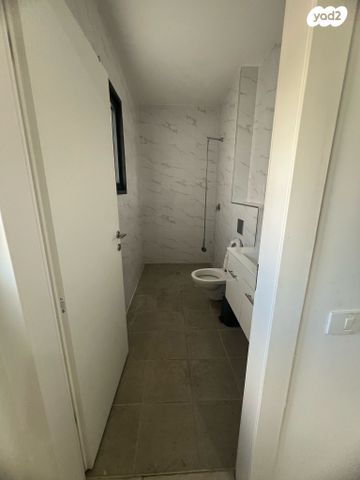 דירה, הצנחנים, אריק שרון, נהריה