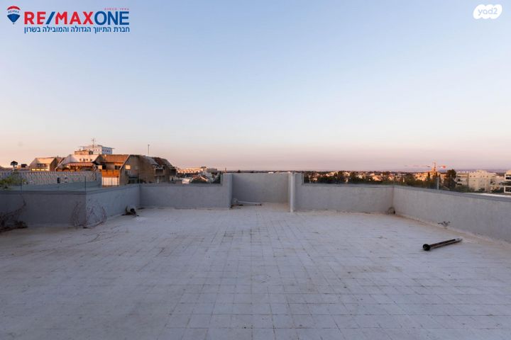 גג/ פנטהאוז, חבצלת השרון, הפרחים, כפר סבא