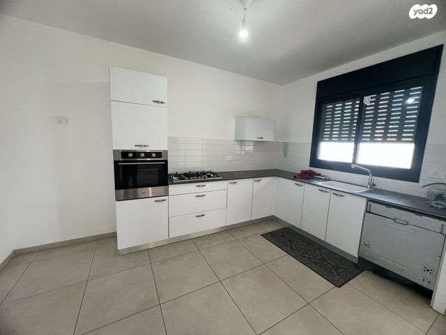 דירה, הצנחנים, אריק שרון, נהריה