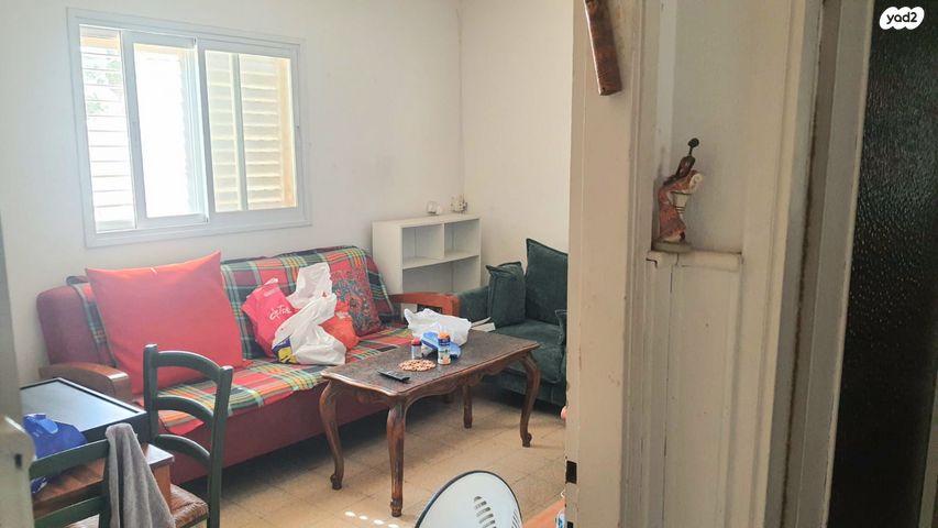 דו משפחתי, נעורים, מרכז כרכור, פרדס חנה כרכור