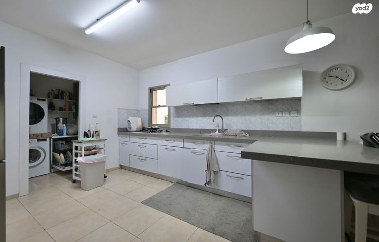 דירה, אפרים קישון 20, חתני פרס ישראל, באר יעקב