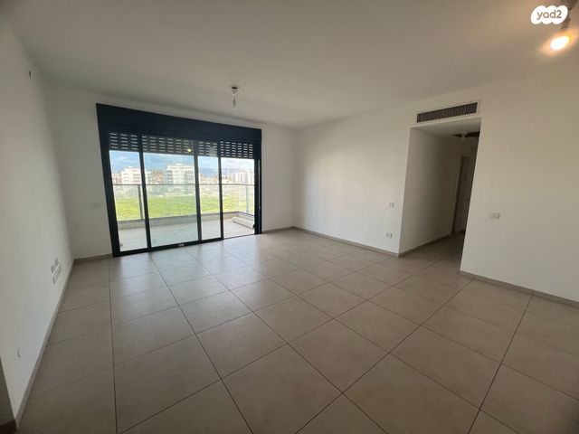 דירה, הצנחנים, אריק שרון, נהריה