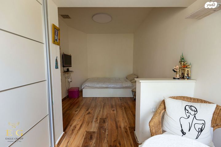 דו משפחתי, אבן גבירול, רחובות