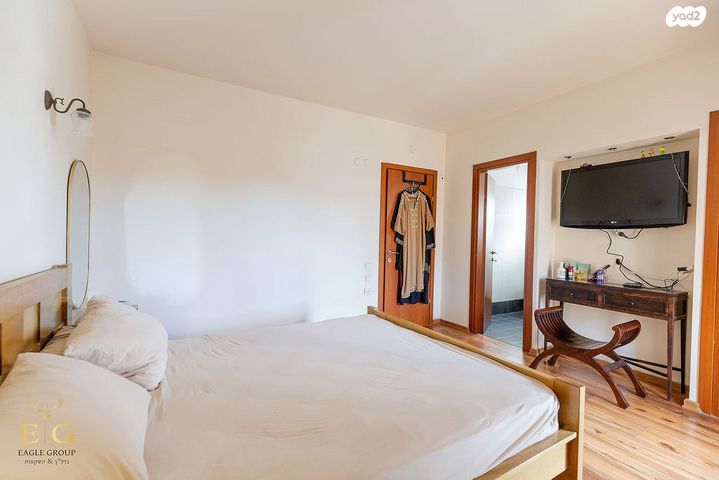 דו משפחתי, אבן גבירול, רחובות